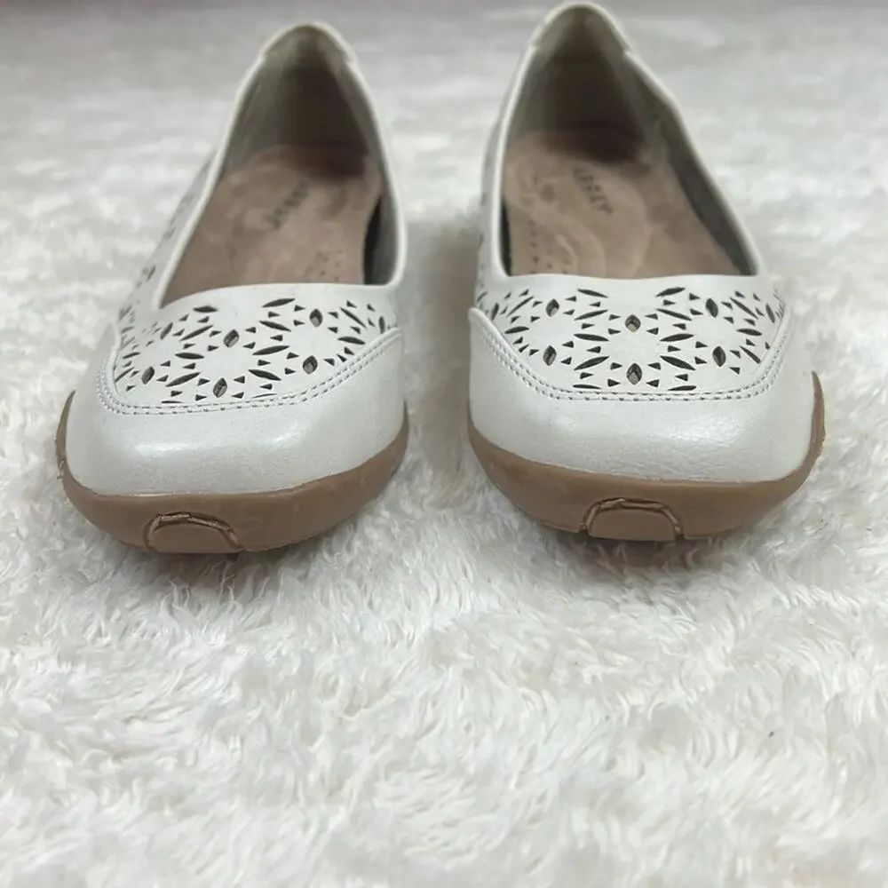 Array Jordan  lasercut cream faux‎ leather slip on ballet flats, shoes size 4.5